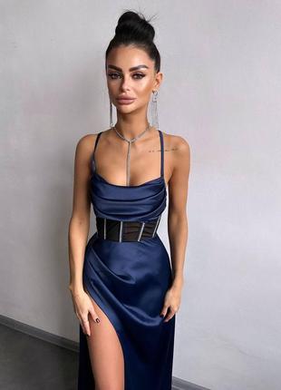 Жіноча вишукана ошатна вечірня темно синя корсетна сукня відкриті плечі на випускний