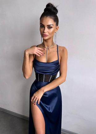 Жіноча вишукана ошатна вечірня темно синя корсетна сукня відкриті плечі на випускний