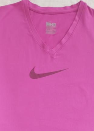 Спортивна футболка бренду nike dri -  fit принт фуксія   uk 8 eur  367 фото