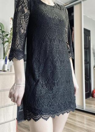 Чорна мережева сукня