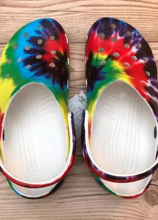 Крокс класік мульти колір клог crocs classic tie dye graphic clog - multi color7 фото