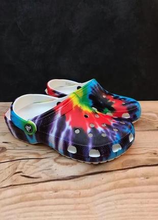 Крокс класік клог тай-дай  мульти колір crocs classic tie dye graphic clog - multi color