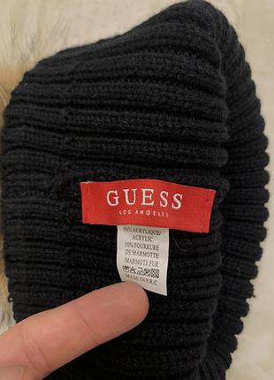 Шапка guess с пушистым помпоном черная4 фото