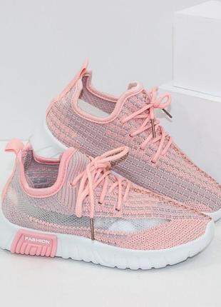 Стильні легенькі кросівки