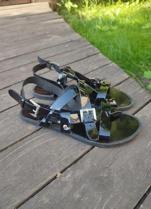 Босоніжки лакові fiore