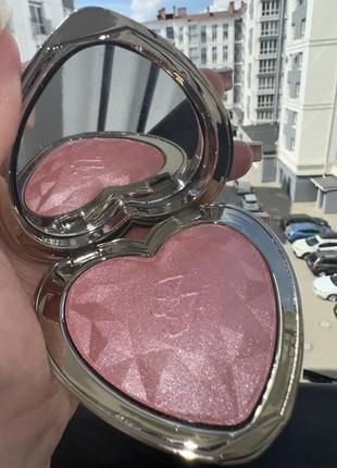 Хайлайтер too faced love light prismatic