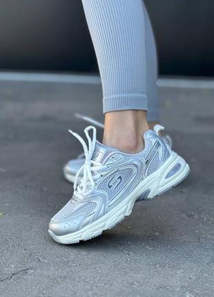 Жіночі срібні кросівки з натуральної шкіри👟