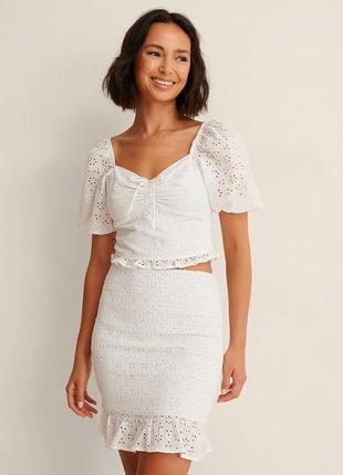 Топ з обʼємними рукавами від бренду na-kd