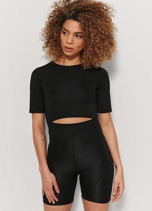 Топ с разрезом на талии от бренда na-kd