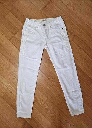 Штани білі джинси з вишивкою mos mosh