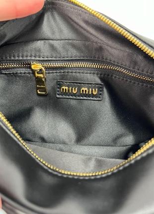 Элегантная женская сумка бренда miu miu черная кожаная кросс боди мини легкая миу миу4 фото