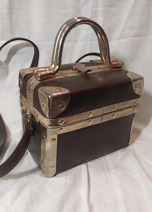 Винтажная сумочка с отделкой из металла