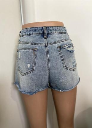 Короткие джинсовые шорты с потертостями No31110 фото