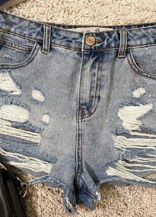 Короткие джинсовые шорты с потертостями No3113 фото