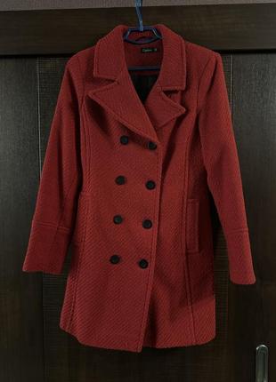 Красное тканевое пальто м