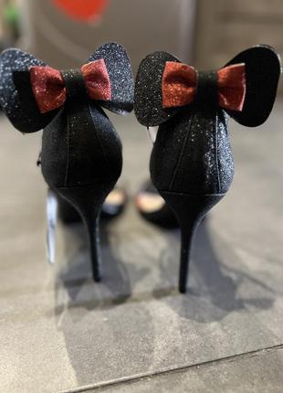 Босоножки новые минные микки маус minnie mouse ✨ disney ✨ с бантиками туфли на шпильке на высоком каблуке босоножки 40р сияющие глиттерные с блестками7 фото