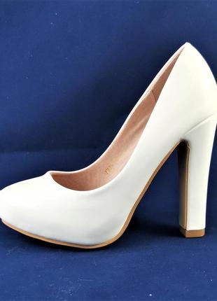 Женские белые туфли на каблуке лаковые модельные (размеры: 36,37,38,39,40) - 7029 фото