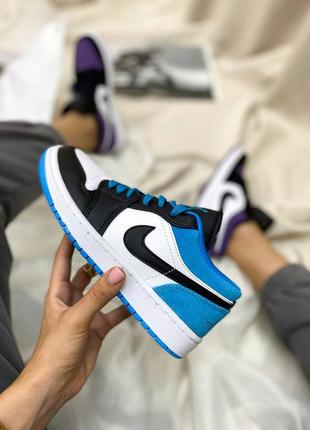 Женские кроссовки nike air jordan 1 low white black blue джордан белого с черным и синим цветов