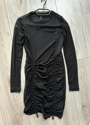 Черное платье короткое