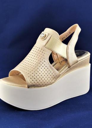 Жіночі сандалі босоножки на танкетці платформа бжеві золотийліт (розміри: 40) - 5-37 фото