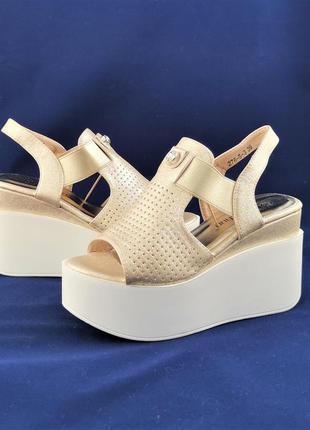 Жіночі сандалі босоножки на танкетці платформа бжеві золотийліт (розміри: 40) - 5-38 фото