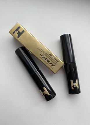 Міні-версія туші hourglass unlocked instant extensions mascara