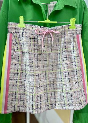 Твідова спідниця з яскравими лампасами