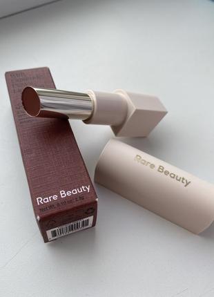 Бальзам для губ от селена гомез “rare beauty with gratitude dewy lip balm” в оттенке compliment (!)