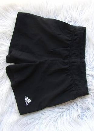 Спортивні шорти челсі з логотипом adidas essentials small logo chelsea shorts8 фото