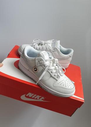 Женские кроссовки nike sb dunk low triple
•white lt.gray•