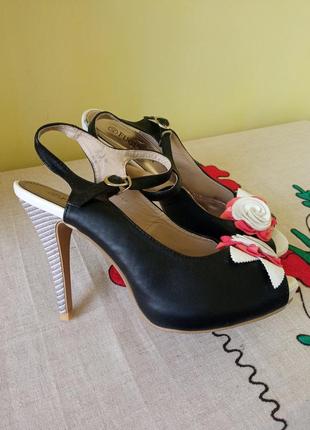 Женская обувь/ новые босоножки с цветком 🖤🧡 39/40 размер, стелька 25 см