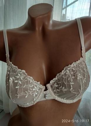 Красивий бюстгалтер французького бренду розмір 75b
