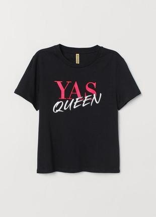 Черная футболка h&m с надписью yas queen