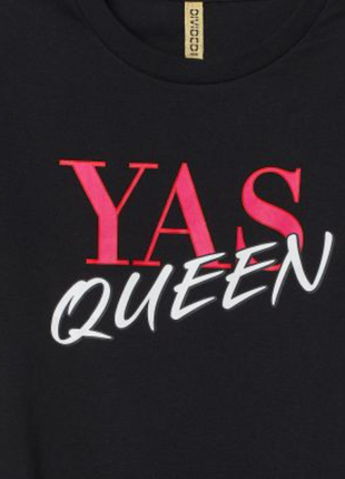 Чорна футболка h&m з написом yas queen2 фото