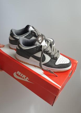 Женские кроссовки nike sb dunk low smoke grey •grey white•