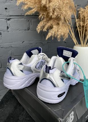 Кросівки білі жіночі new balance 5305 фото