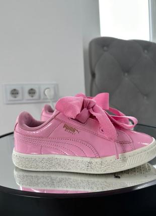 Продам кеди,підійдуть під любий образ як під спортивний так і платтячко або брюки.19 см устілка