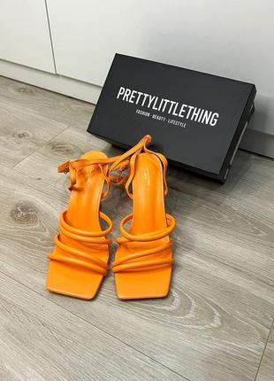 Жіночі босоніжки prettylittlething туфли мюли босоножки