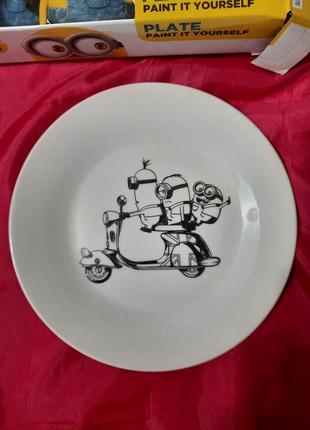 Набор. керамическая тарелка с миньонами и красками