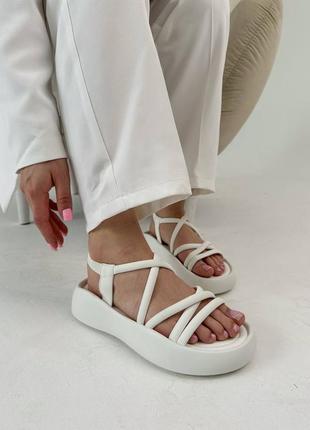 Белые очень крутые босоножки - сандалии8 фото