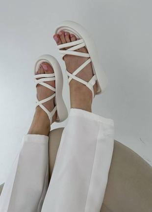 Белые очень крутые босоножки - сандалии7 фото