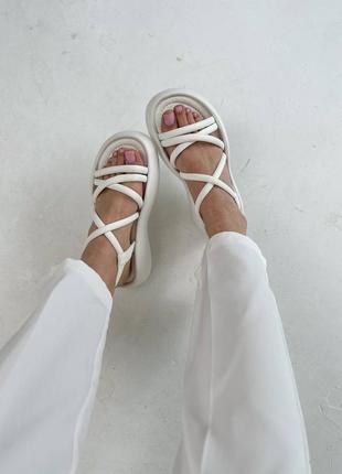 Белые очень крутые босоножки - сандалии6 фото