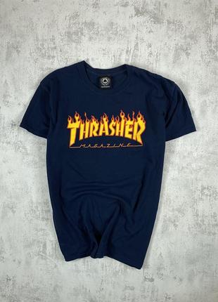 Темно-синя футболка thrasher: культовий центральний логотип