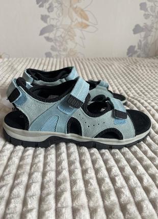 Нові шкіряні босоніжки 40р