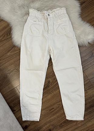 Молочні джинси zara