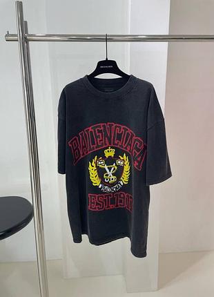 Футболка в стилі balenciaga