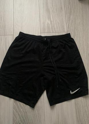 Шорти nike dri-fit, l