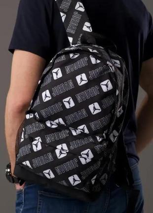Мужской рюкзак спортивный плотный вместительный непромокаемый для парня повседневный городской черный jordan