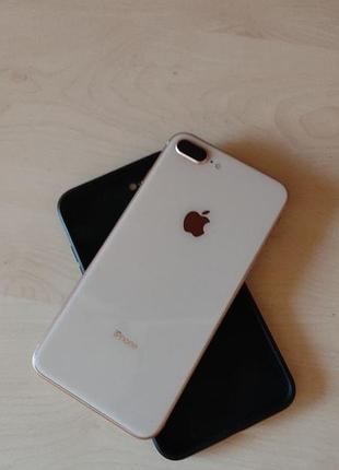 Продам айфон 8+