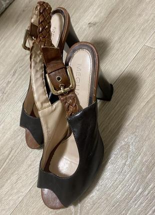 Шкіряні босоніжки